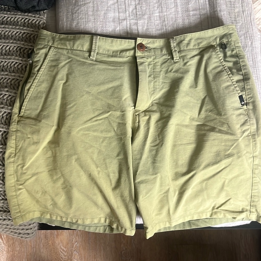 Quiksilver men’s amphibian shorts. Light green